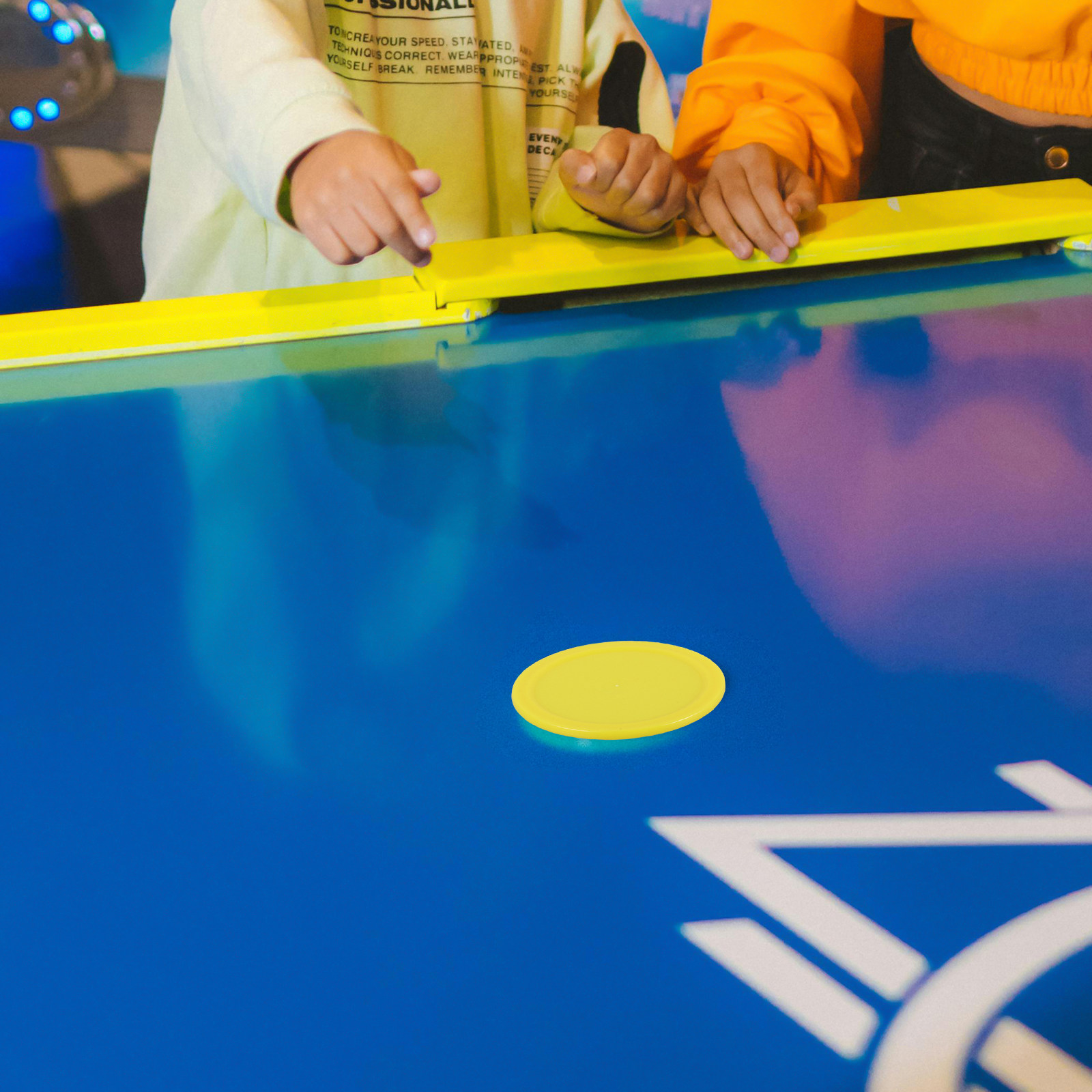 Air Hockey Table - 16 ชิ้น ลูกพัคฮอกกี้โต๊ะพลาสติก ขนาด 64 มม.